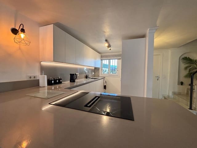 3 soveværelse Byhus til salg i El Paraiso, Estepona med swimmingpool - € 495.000 (Ref: 9486878)