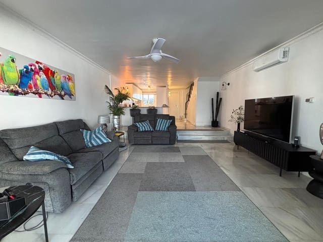 3 soveværelse Byhus til salg i El Paraiso, Estepona med swimmingpool - € 495.000 (Ref: 9486878)