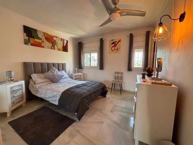 3 soveværelse Byhus til salg i El Paraiso, Estepona med swimmingpool - € 495.000 (Ref: 9486878)