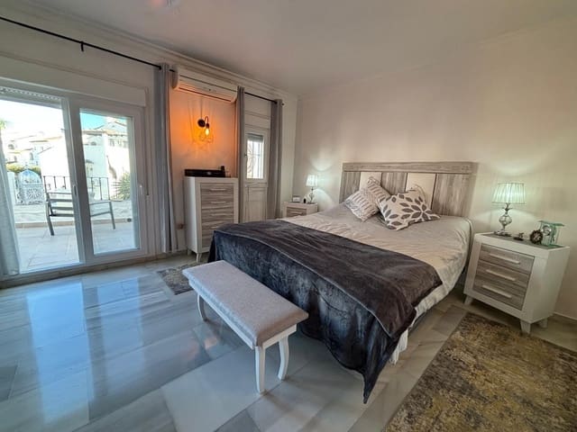 3 soveværelse Byhus til salg i El Paraiso, Estepona med swimmingpool - € 495.000 (Ref: 9486878)