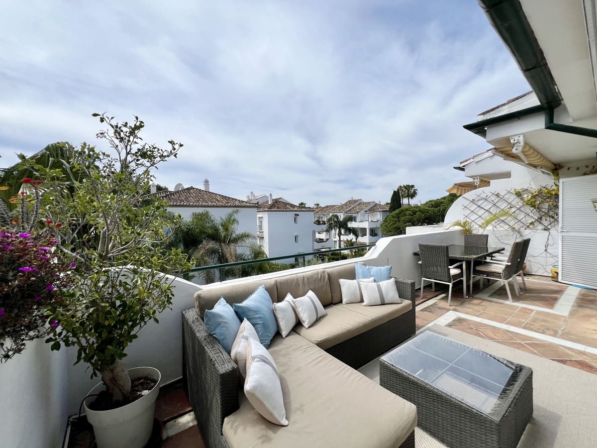 2 quarto Apartamento para venda em Estepona com piscina - 495 000 € (Ref: 9487174)