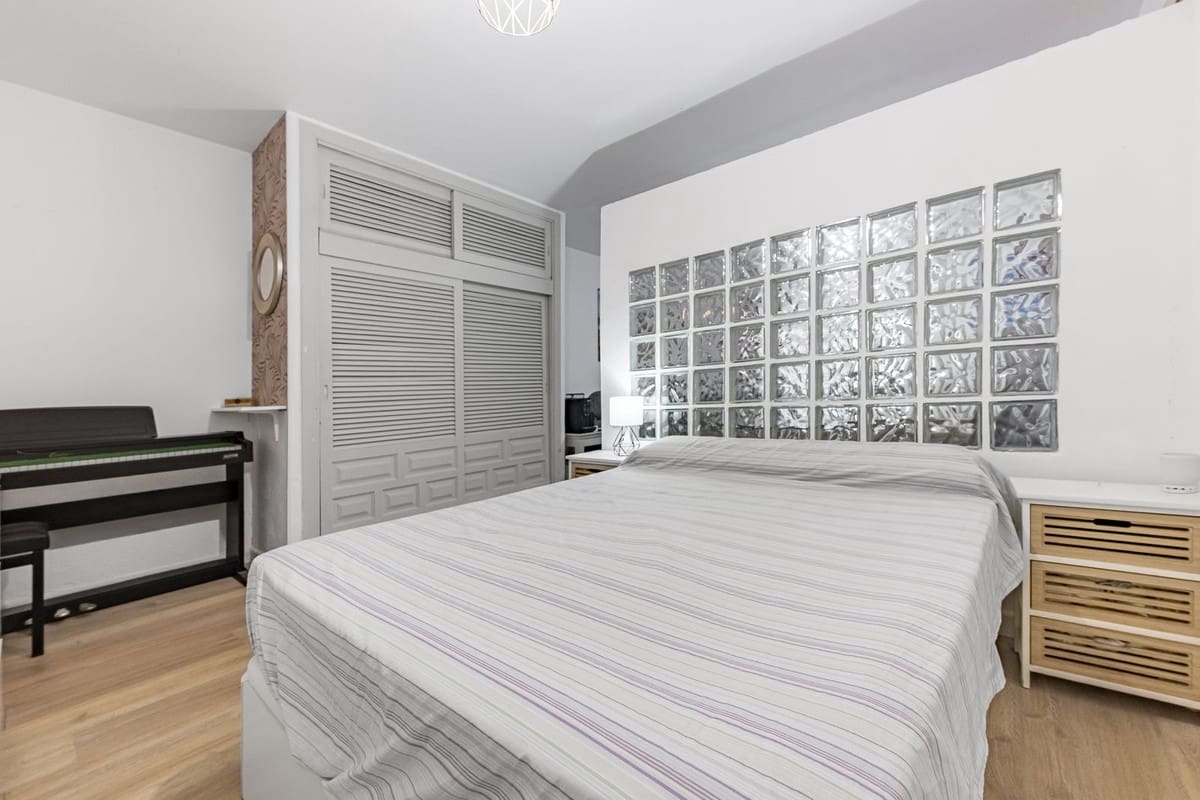 1 bedroom Apartment for sale in New Golden Mile - € 210,000 (Ref: 9497945)