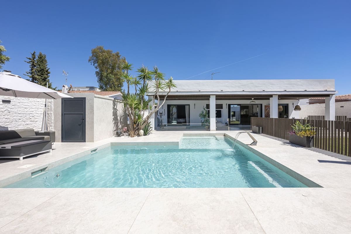 3 soveværelse Villa til salg i Estepona med swimmingpool garage - € 1.800.000 (Ref: 9498011)