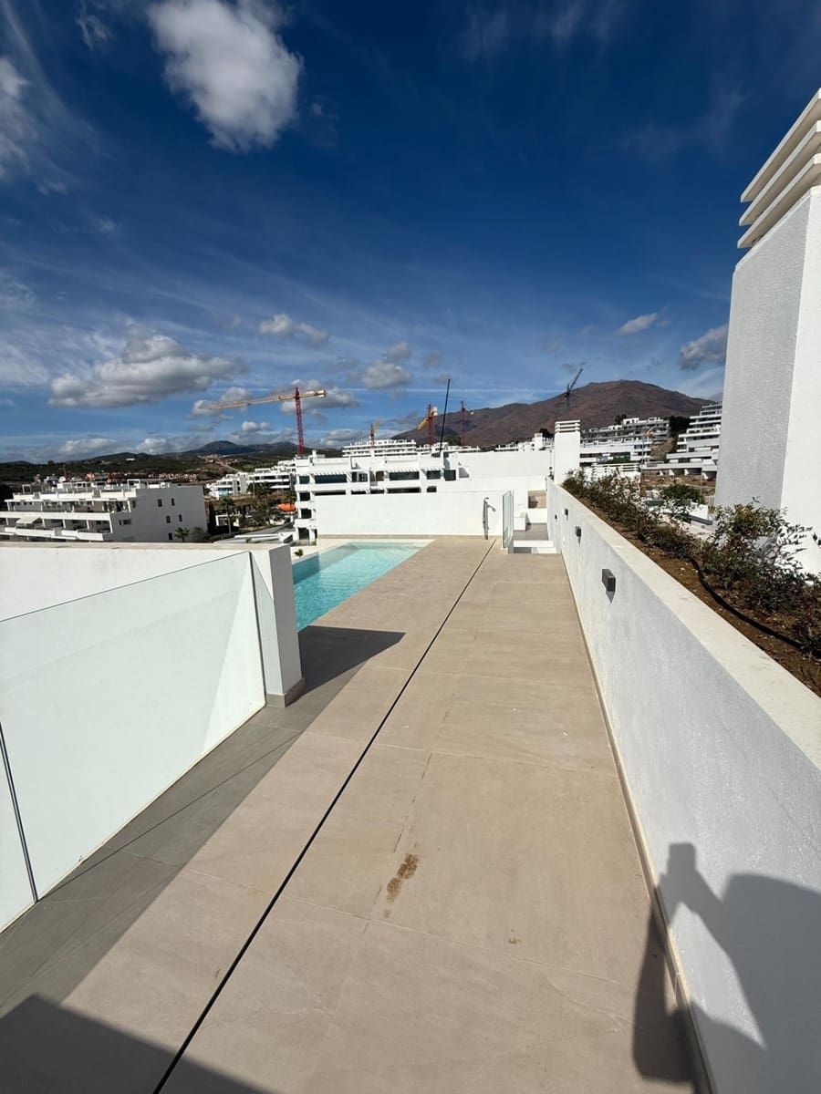 3 sovrum Takvåning till salu i Estepona med pool - 1 100 000 € (Ref: 9498012)