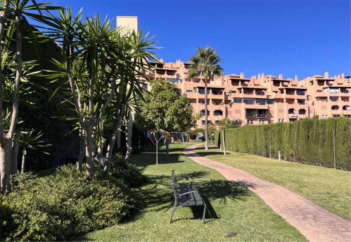 3 bedroom Penthouse for sale in Calahonda with pool garage - € 499,999 (Ref: 9500581)