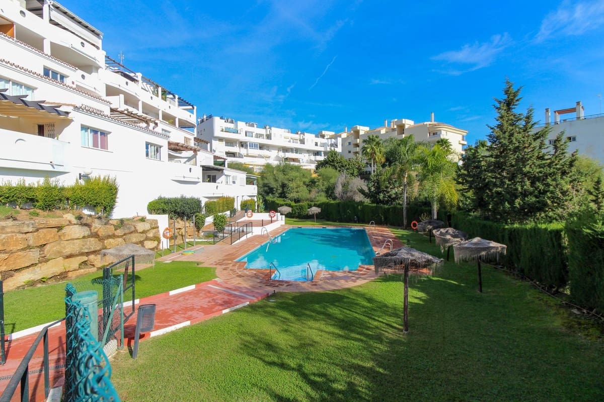 2 bedroom Apartment for sale in Riviera del Sol with pool - € 257,000 (Ref: 9519367)