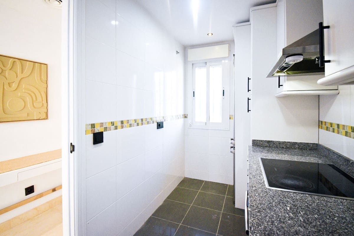 2 makuuhuone Huoneisto myytävänä paikassa La Cala de Mijas mukana uima-altaan 
autotalli - 275 000 € (Ref: 9521681)