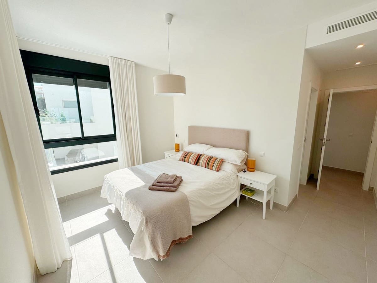 3 slaapkamer Penthouse te koop in Estepona met zwembad garage - € 649.000 (Ref: 9523090)