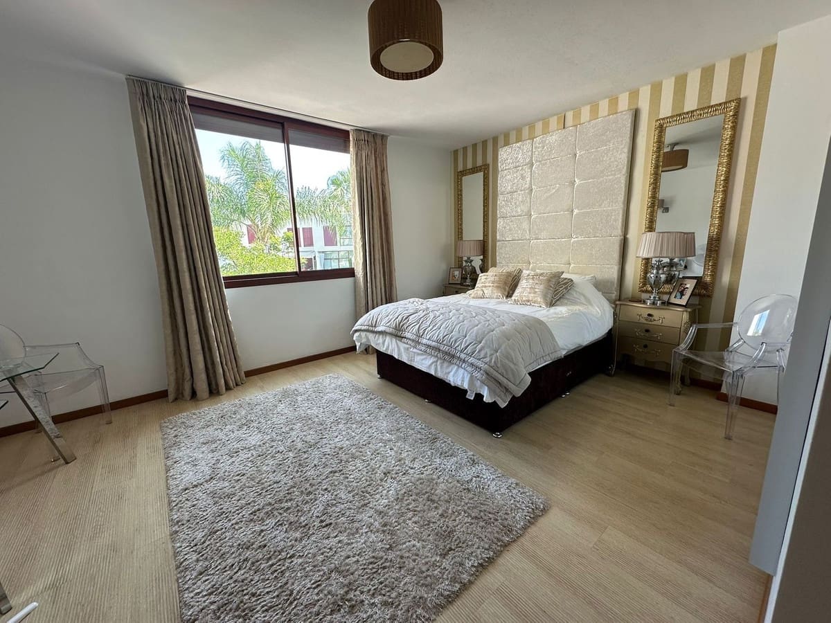 3 makuuhuone Omakotitalo myytävänä paikassa Cancelada mukana uima-altaan 
autotalli - 485 000 € (Ref: 9523092)