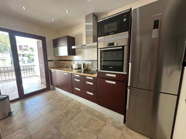 3 makuuhuone Omakotitalo myytävänä paikassa Cancelada, Estepona mukana uima-altaan 
autotalli - 485 000 € (Ref: 9523092)