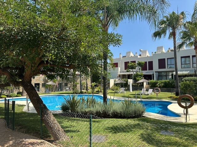 3 makuuhuone Omakotitalo myytävänä paikassa Cancelada, Estepona mukana uima-altaan 
autotalli - 485 000 € (Ref: 9523092)