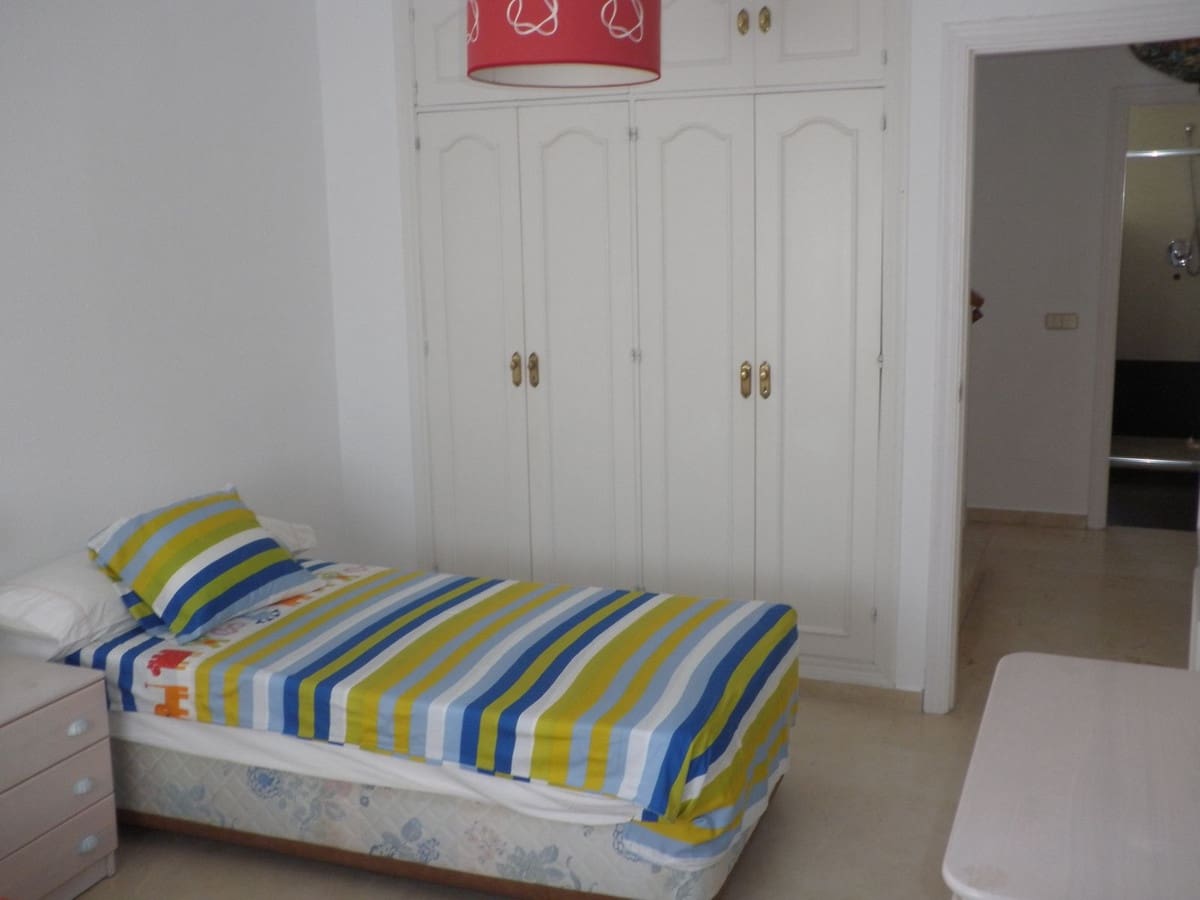 5 soverom Hus til salgs i Estepona med svømmebasseng garasje - € 435 000 (Ref: 9523093)