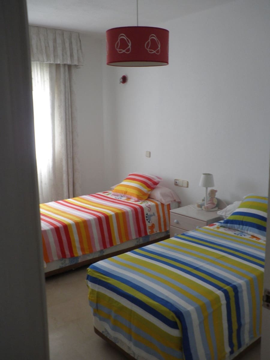 5 soverom Hus til salgs i Estepona med svømmebasseng garasje - € 435 000 (Ref: 9523093)