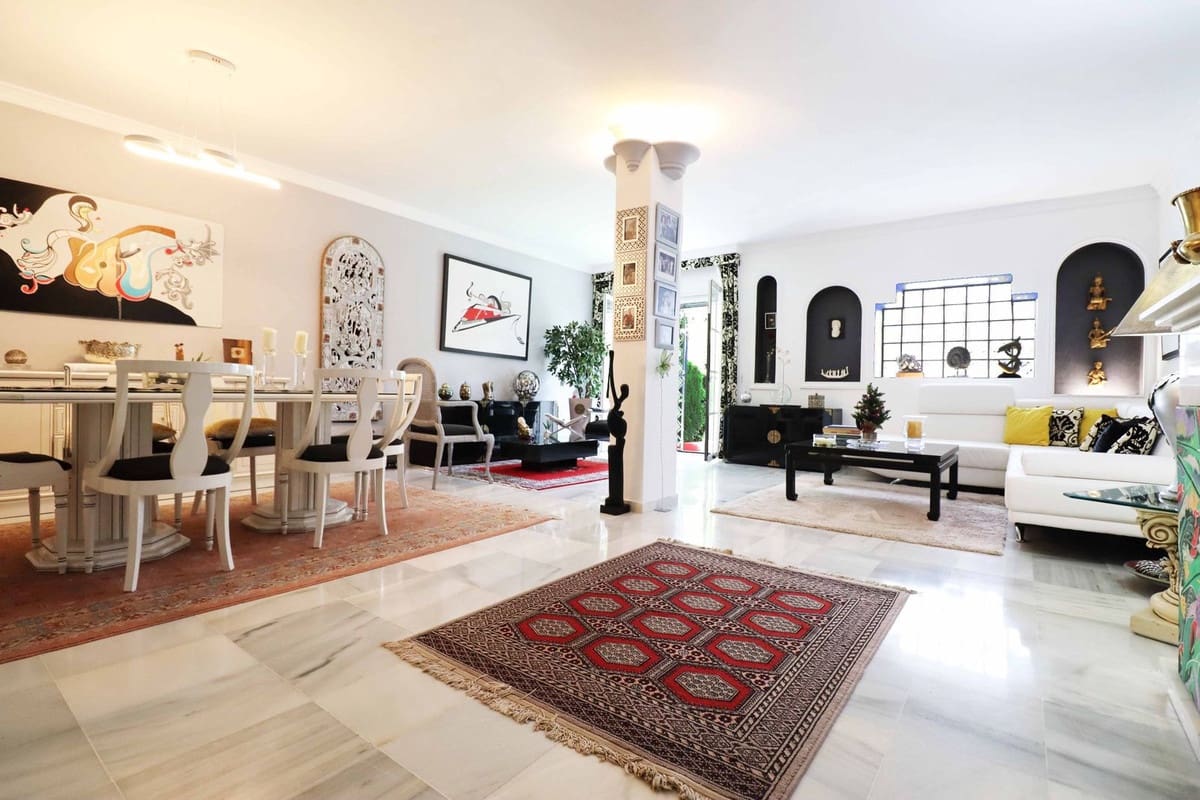 4 bedroom Townhouse for sale in Estepona with pool garage - € 530,000 (Ref: 9524985)