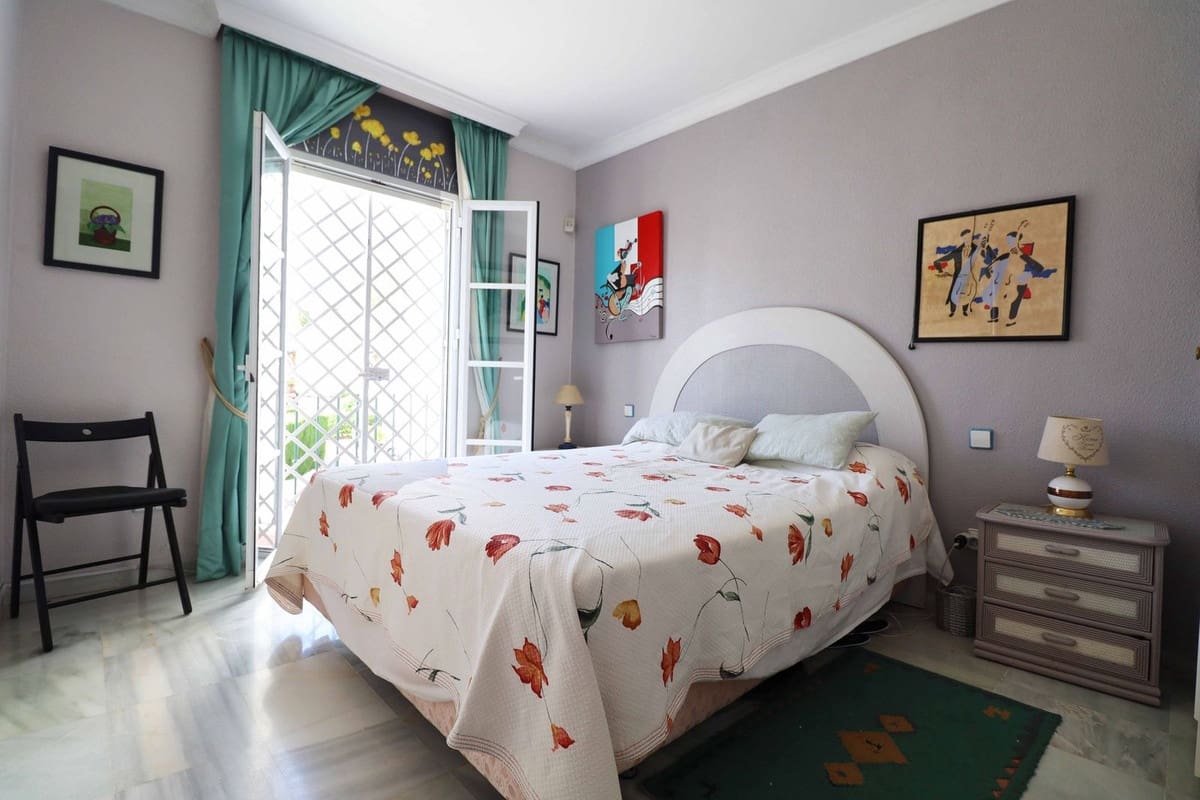 4 bedroom Townhouse for sale in Estepona with pool garage - € 530,000 (Ref: 9524985)