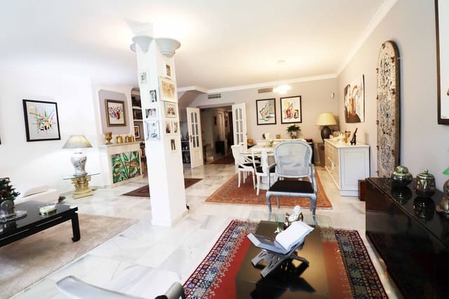 4 bedroom Townhouse for sale in Estepona with pool garage - € 530,000 (Ref: 9524985)