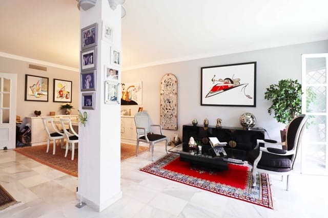 4 bedroom Townhouse for sale in Estepona with pool garage - € 530,000 (Ref: 9524985)