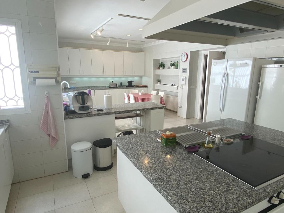 8 soveværelse Villa til salg i Guadalmina med swimmingpool - € 6.000.000 (Ref: 9525731)