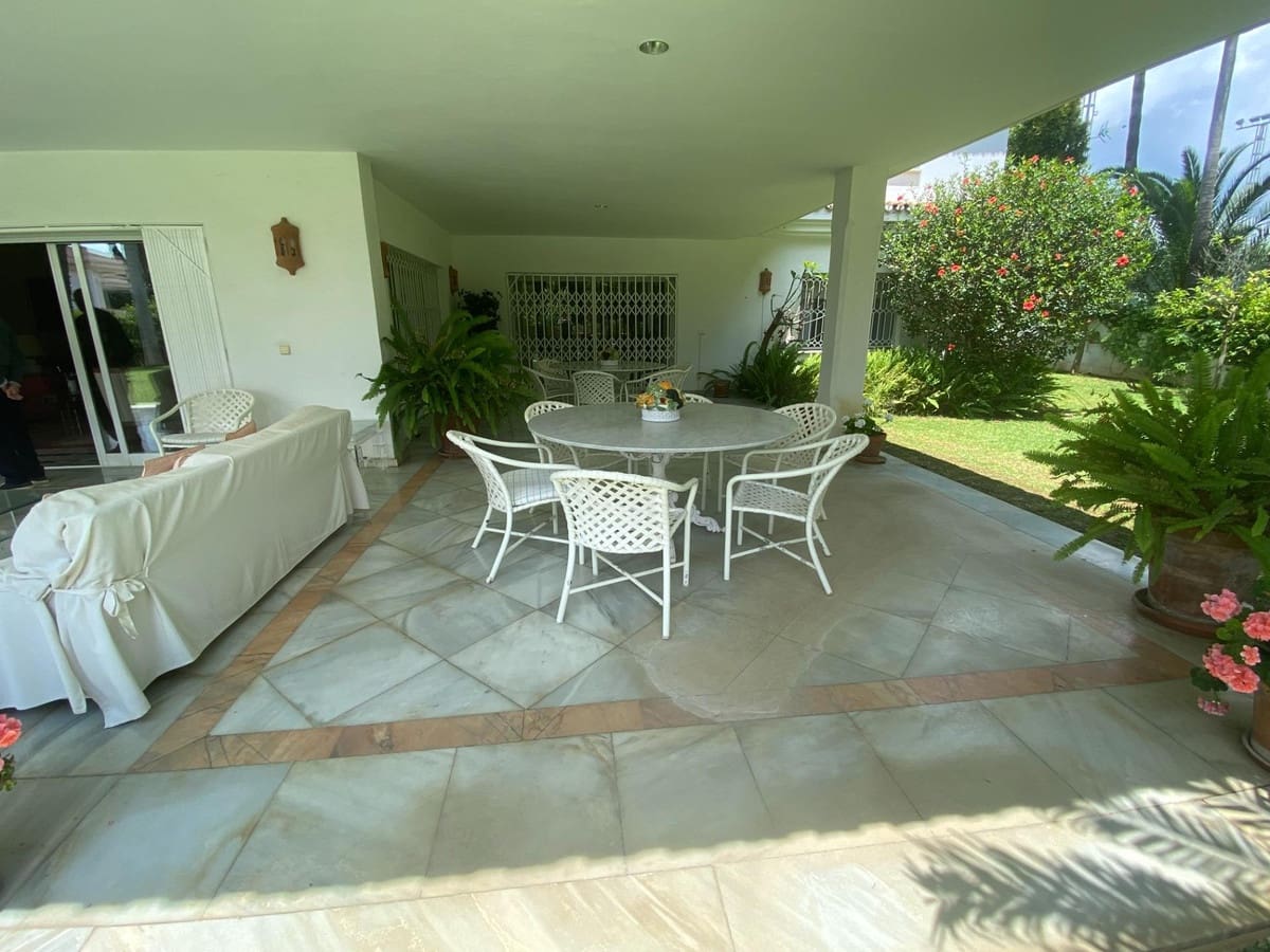 8 soveværelse Villa til salg i Guadalmina med swimmingpool - € 6.000.000 (Ref: 9525731)