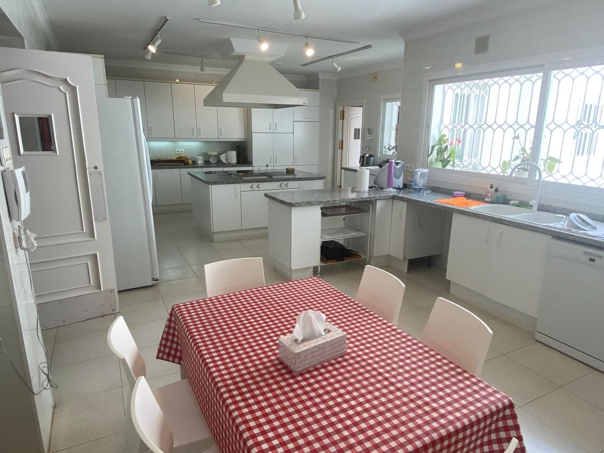 8 soveværelse Villa til salg i Guadalmina med swimmingpool - € 6.000.000 (Ref: 9525731)