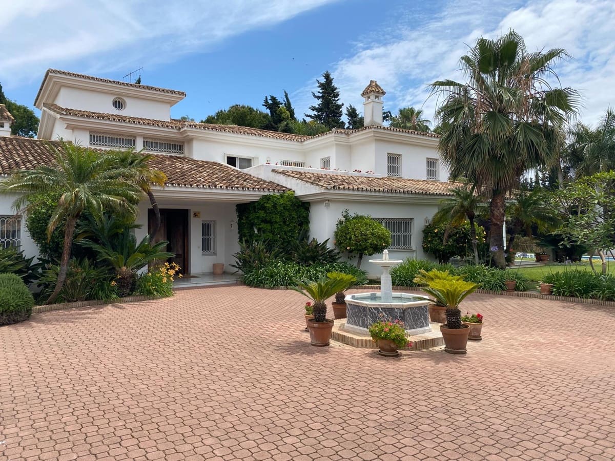 8 soveværelse Villa til salg i Guadalmina med swimmingpool - € 6.000.000 (Ref: 9525731)