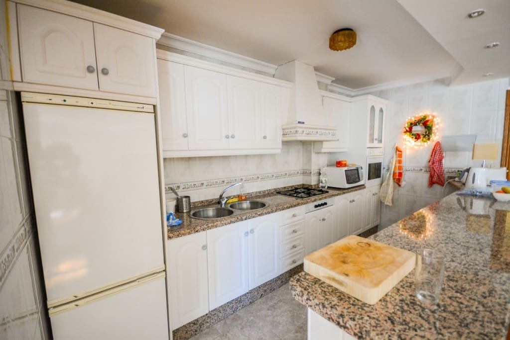 8 soveværelse Villa til salg i Estepona med swimmingpool garage - € 2.100.000 (Ref: 9525732)