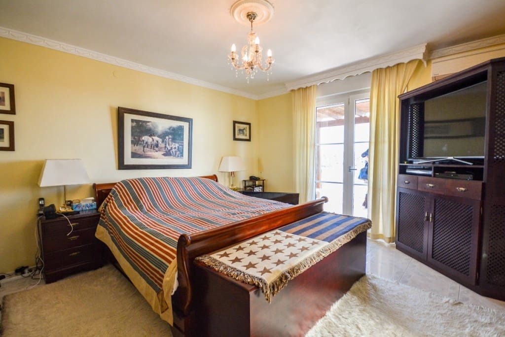 8 soveværelse Villa til salg i Estepona med swimmingpool garage - € 2.100.000 (Ref: 9525732)