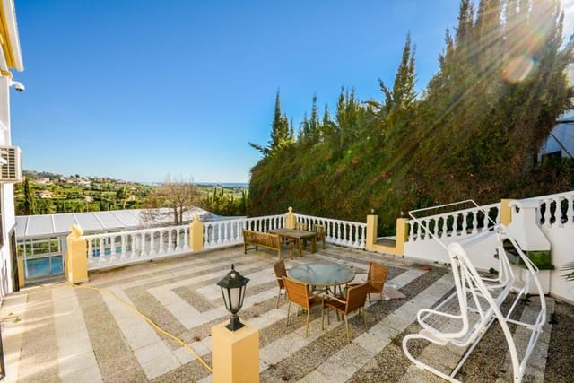8 soveværelse Villa til salg i Estepona med swimmingpool garage - € 2.100.000 (Ref: 9525732)
