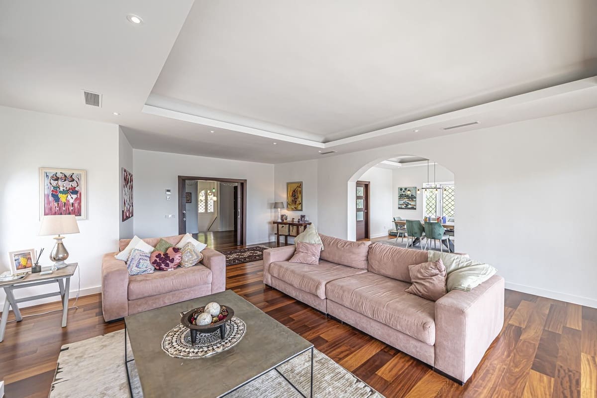 4 soverom Villa til salgs i El Paraiso med svømmebasseng garasje - € 2 480 000 (Ref: 9528706)