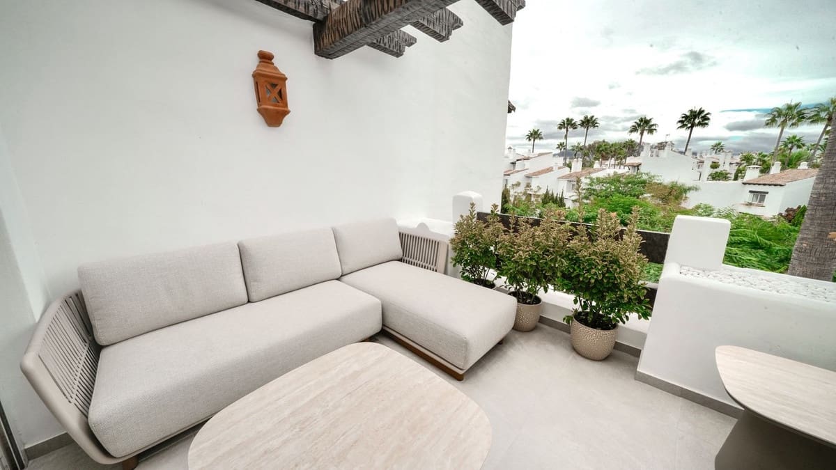 2 bedroom Apartment for sale in Estepona with pool garage - € 825,000 (Ref: 9528707)