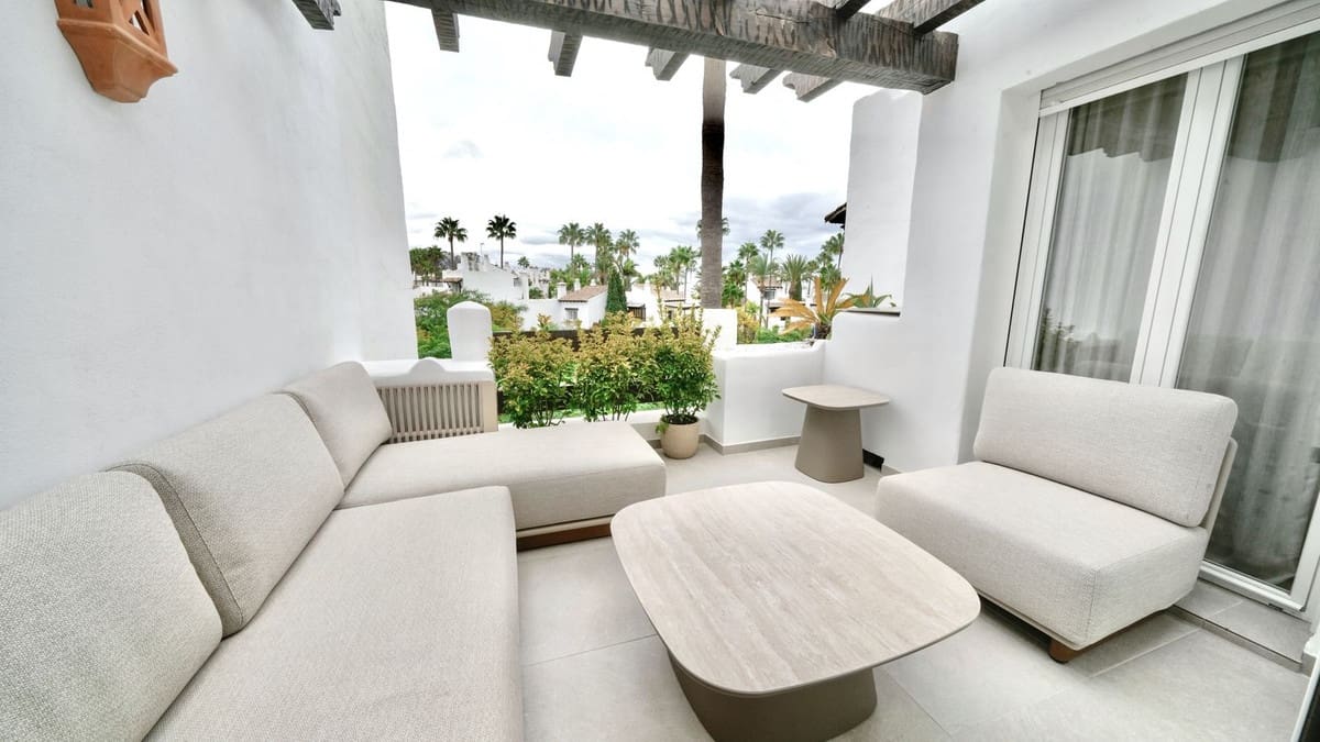 2 bedroom Apartment for sale in Estepona with pool garage - € 825,000 (Ref: 9528707)