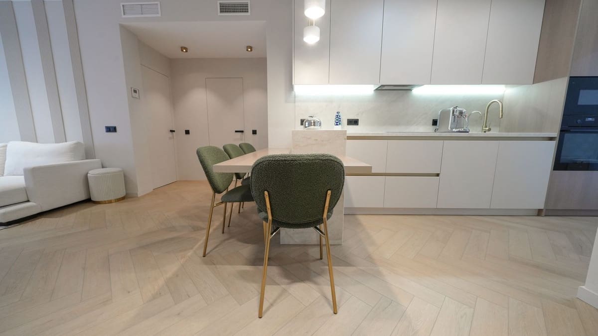 2 bedroom Apartment for sale in Estepona with pool garage - € 825,000 (Ref: 9528707)