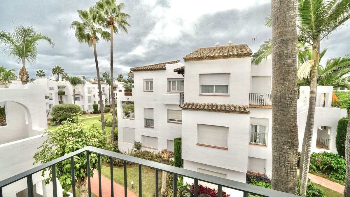 2 bedroom Apartment for sale in Estepona with pool garage - € 825,000 (Ref: 9528707)
