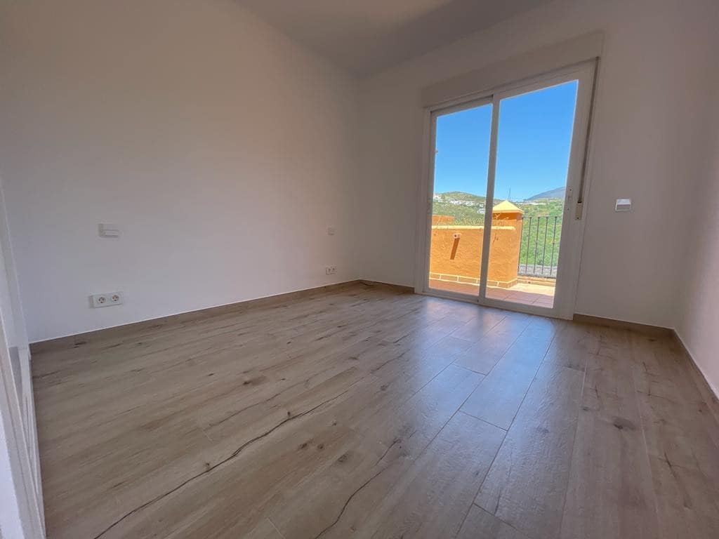 3 slaapkamer Huis te koop in Benahavis met zwembad - € 670.000 (Ref: 9528709)