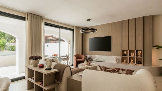 4 chambre Maison de Ville à vendre à San Pedro de Alcantara, Marbella avec piscine - 1 595 000 € (Ref: 9532787)