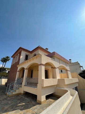 4 makuuhuone Huvila myytävänä paikassa San Pedro de Alcantara, Marbella mukana uima-altaan 
autotalli - 1 450 000 € (Ref: 9532788)