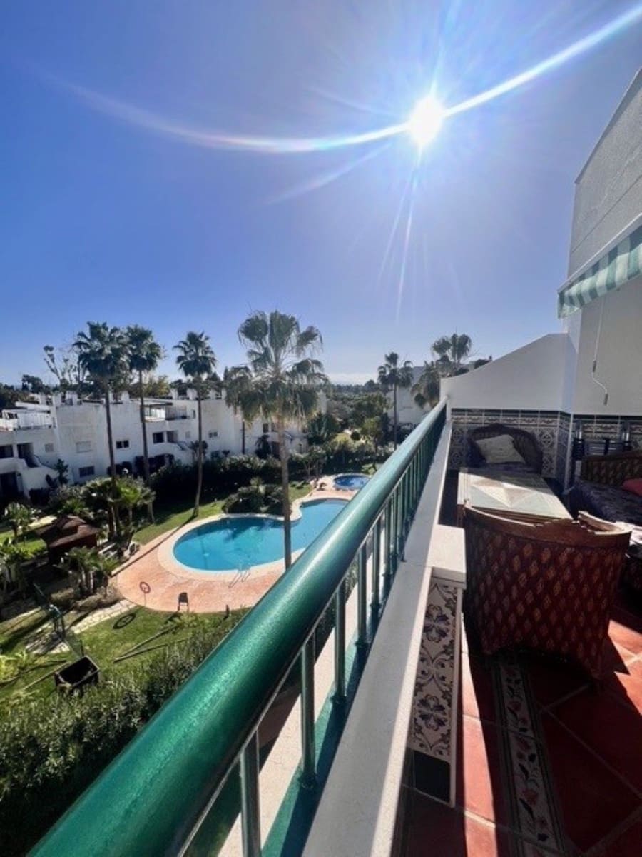 2 soveværelse Penthouse til salg i San Pedro de Alcantara med swimmingpool garage - € 435.000 (Ref: 9532792)