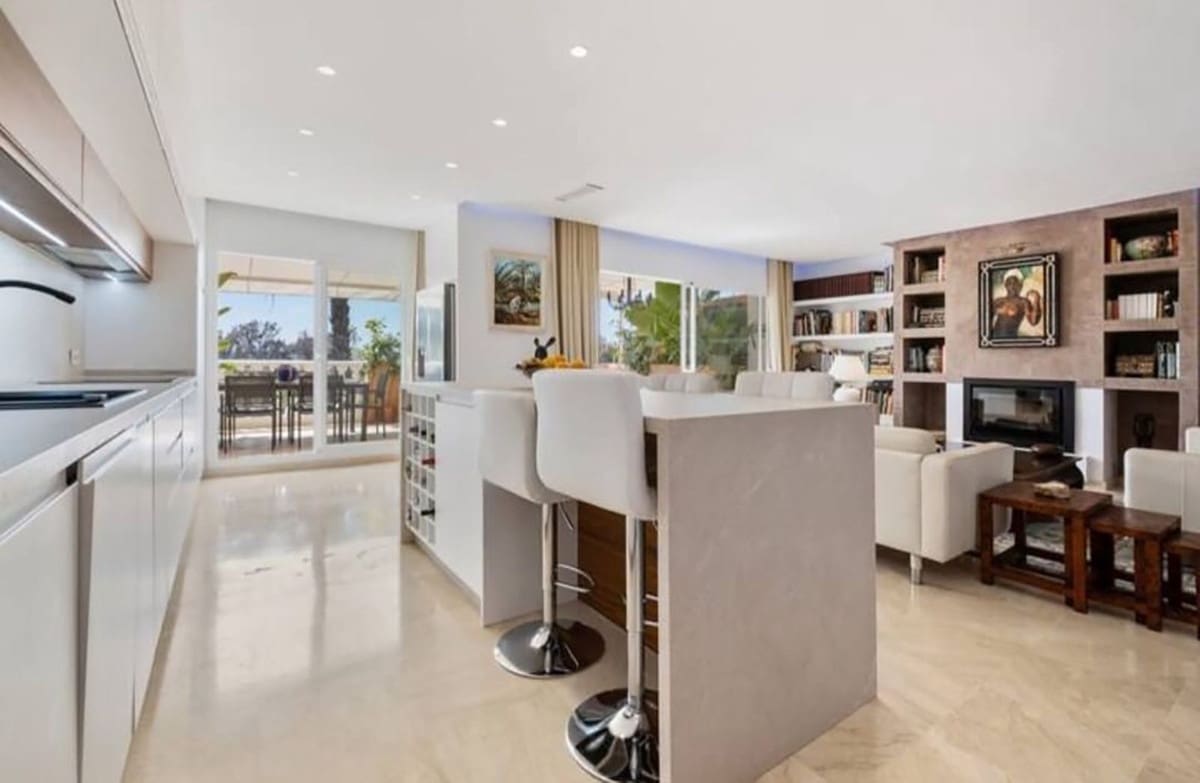 4 sovrum Takvåning till salu i Estepona med pool garage - 1 190 000 € (Ref: 9537369)