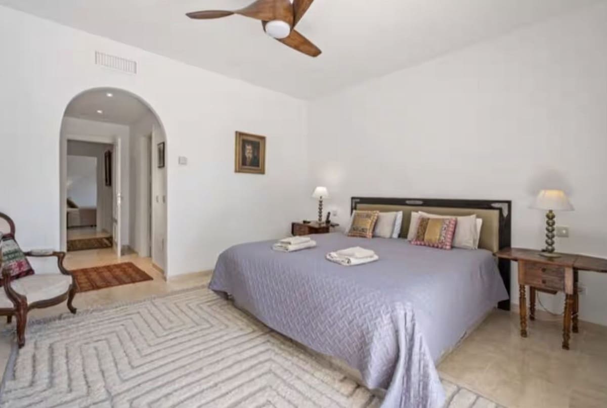 4 sovrum Takvåning till salu i Estepona med pool garage - 1 190 000 € (Ref: 9537369)