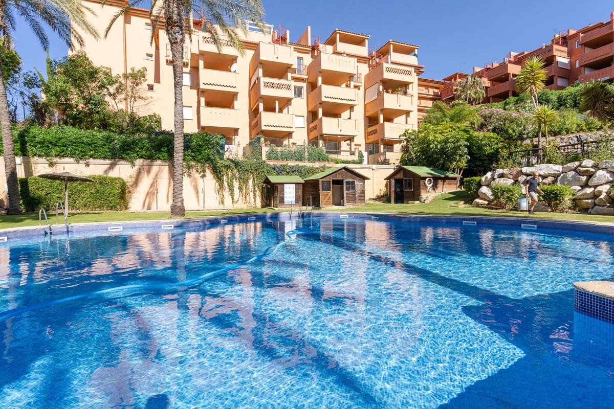 2 bedroom Apartment for sale in La Reserva with pool garage - € 330,000 (Ref: 9541749)