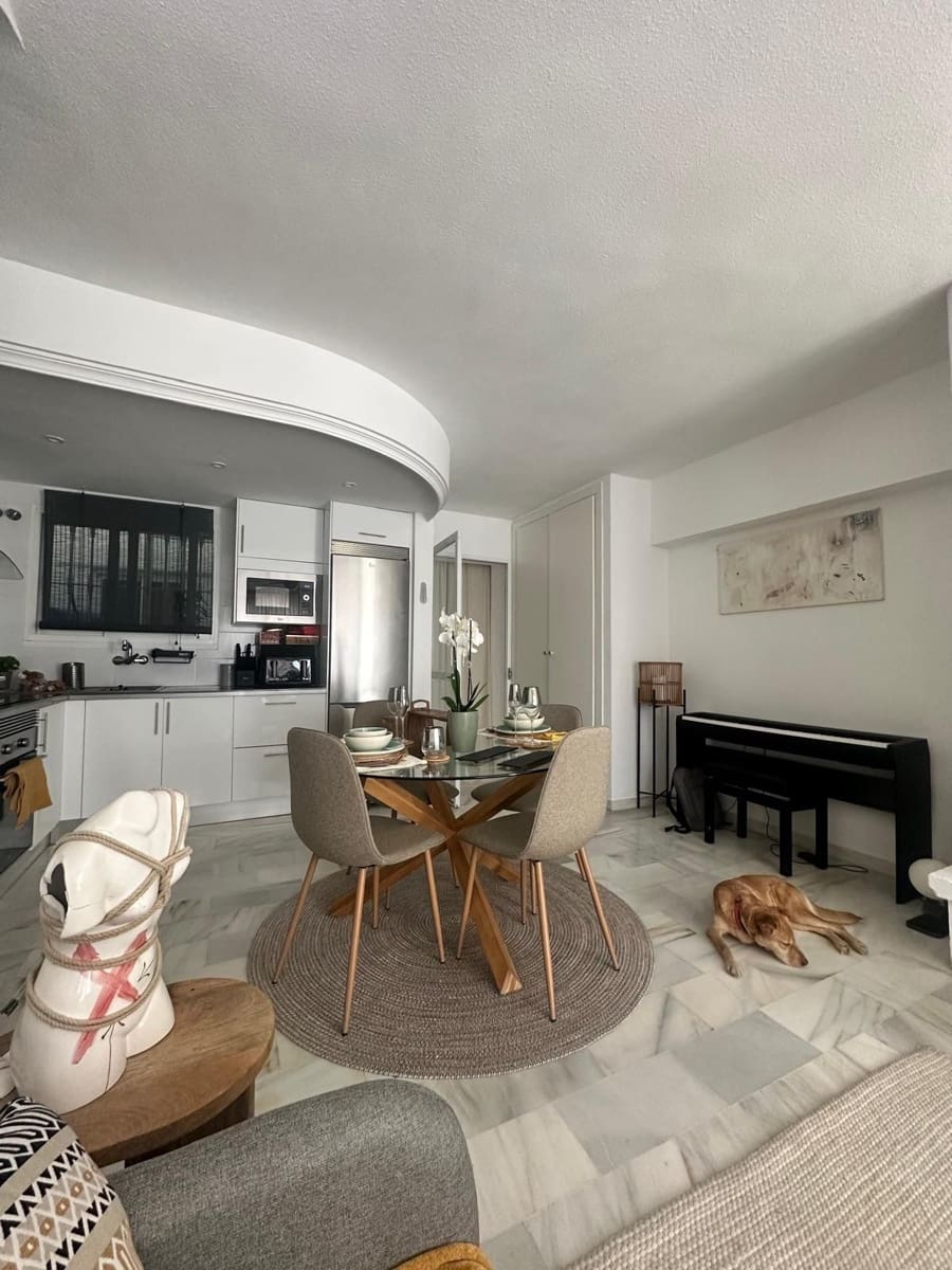 2 soveværelse Byhus til salg i La Reserva med swimmingpool garage - € 329.500 (Ref: 9541750)