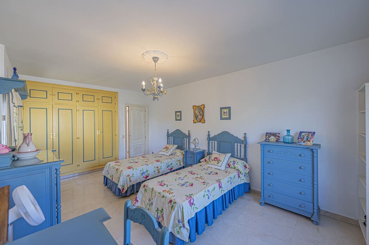 4 chambre Villa/Maison à vendre à Marbella avec piscine garage - 1 150 000 € (Ref: 9541944)