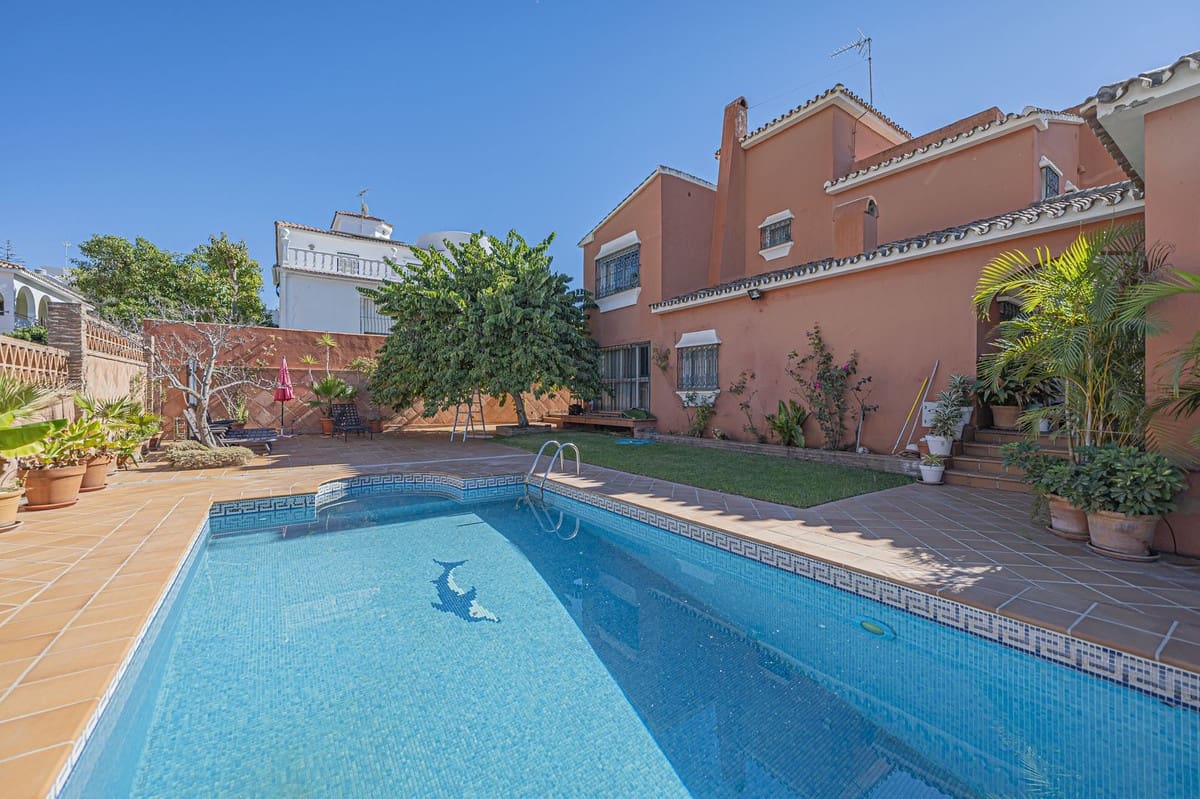 4 chambre Villa/Maison à vendre à Marbella avec piscine garage - 1 150 000 € (Ref: 9541944)