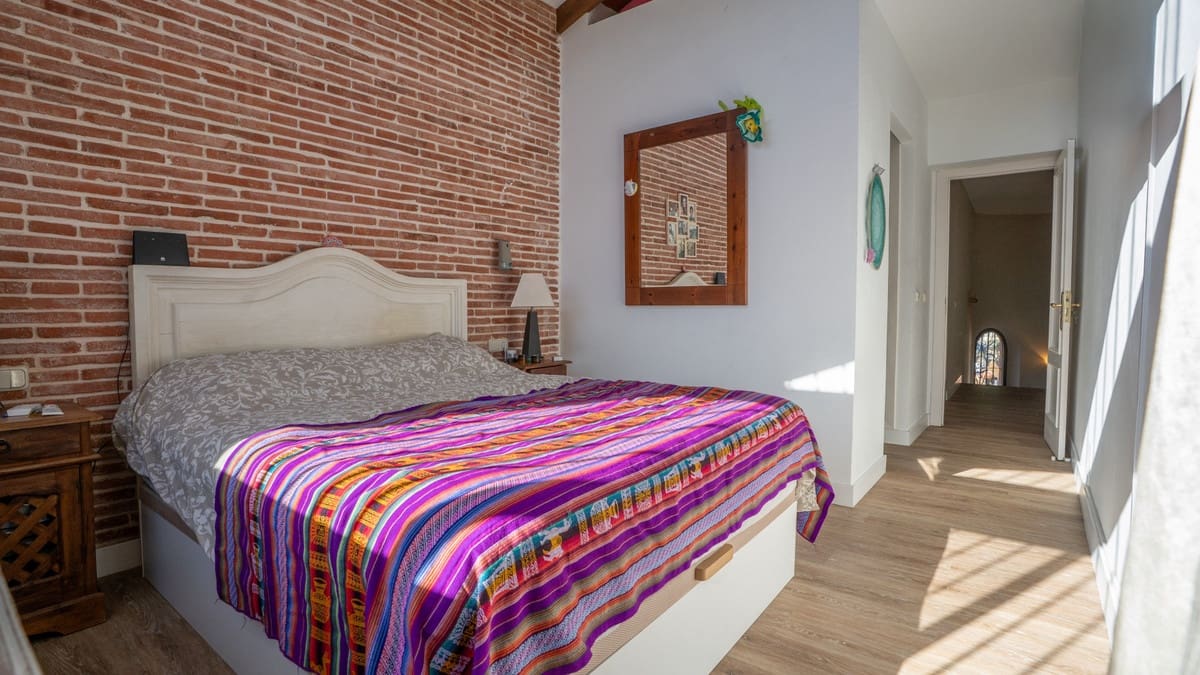 5 bedroom Villa for sale in Nueva Andalucia with pool garage - € 1,700,000 (Ref: 9542414)