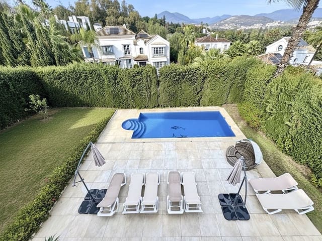 5 chambre Villa/Maison à vendre à Nueva Andalucia, Marbella avec piscine garage - 1 695 000 € (Ref: 9542415)