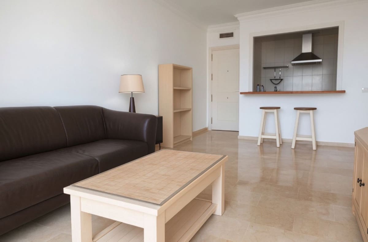 Apartamento de 2 habitaciones en La Duquesa / Puerto de la Duquesa en venta con piscina garaje - 195.000 € (Ref: 9545921)