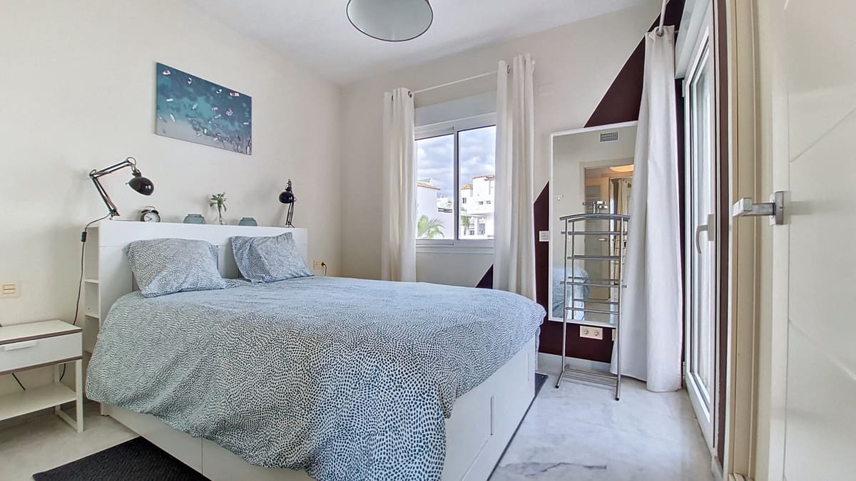 2 slaapkamer Penthouse te koop in Estepona met zwembad garage - € 266.000 (Ref: 9547208)