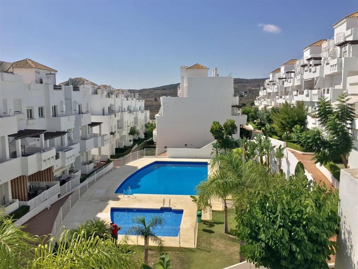 2 slaapkamer Penthouse te koop in Estepona met zwembad garage - € 266.000 (Ref: 9547208)