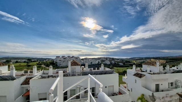 2 slaapkamer Penthouse te koop in Estepona met zwembad garage - € 266.000 (Ref: 9547208)