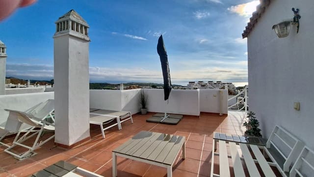2 slaapkamer Penthouse te koop in Estepona met zwembad garage - € 266.000 (Ref: 9547208)